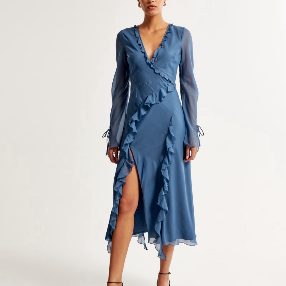 NWT Abercrombie and Fitch Blue Ruffle Plunge midi dress medium petite